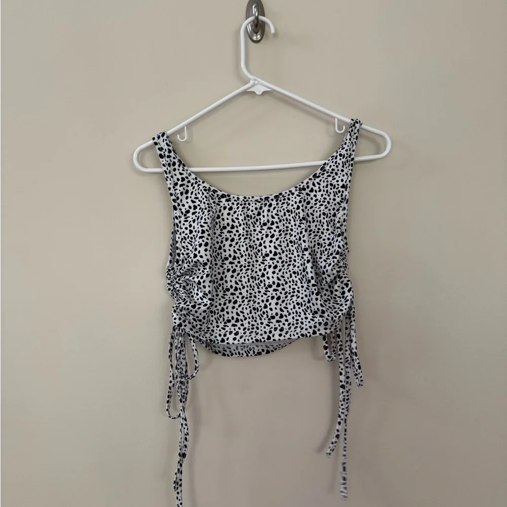 SHEIN Black and White Sleeveless Crop Tank Top